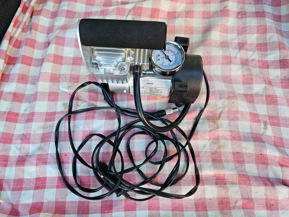 Компресор за гуми 12V Auto practic