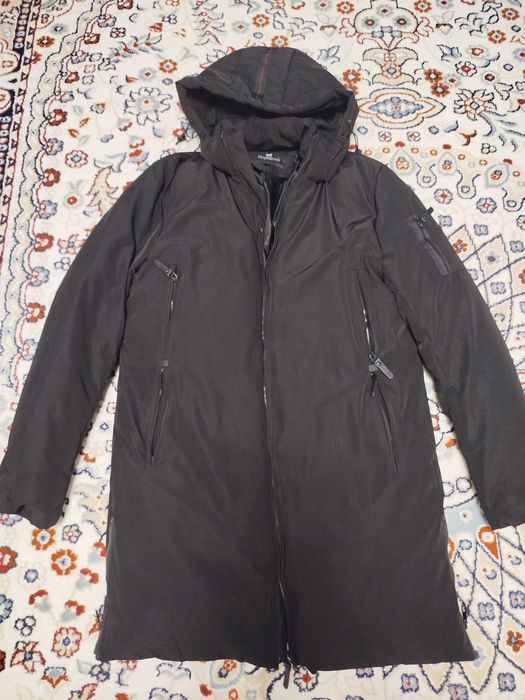 Ерлердің қысқы курткасы 
Жағдайы өте жақсы, таза. Ұзын, жыл