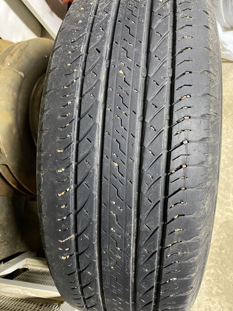 Шина летняя Brigestone 215/60R17 б/у