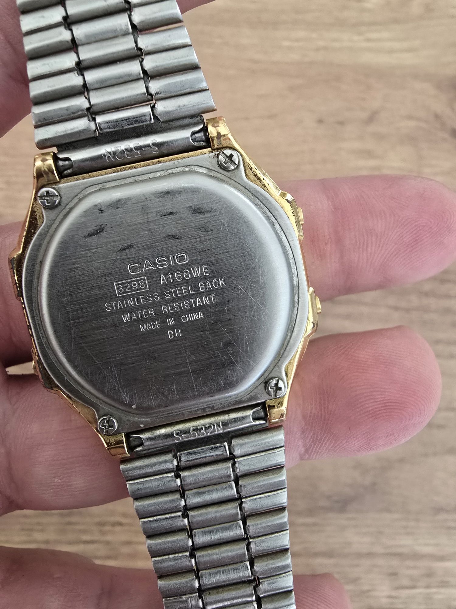 Casio.  Ventige  златен камуфлаж