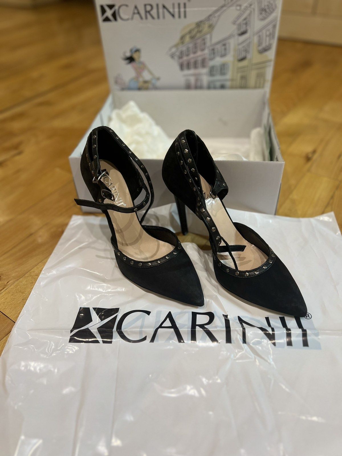 Обувки на ток Carinii