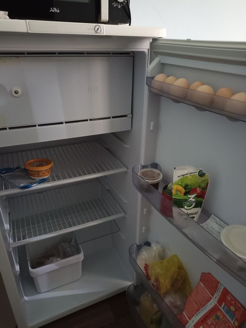 Продам холодильник и микроволновку. Б/у.