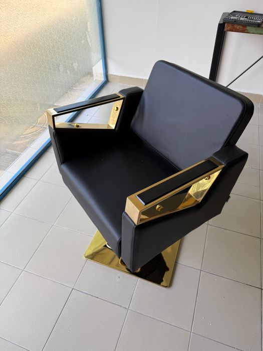 нови фризьорски столове, два броя