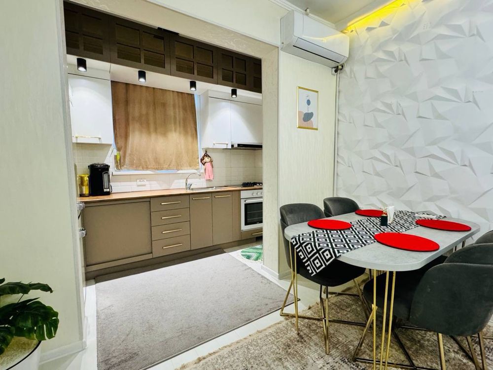 ПРОДАЕТСЯ квартира 2/3/4, 55м2, Юнусабад 7, посольство США