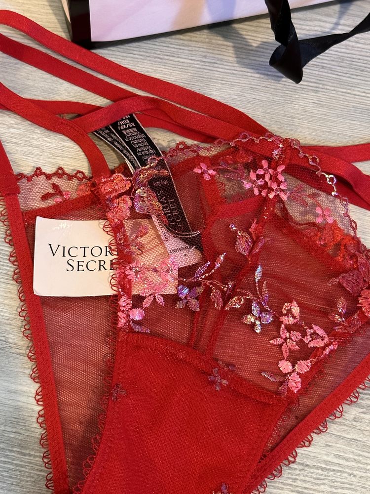 Chiloti Victoria’s Secret XS cu eticheta