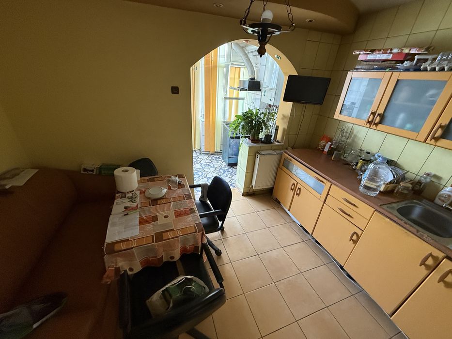 Apartament 4 camere decomandat, central, Robea