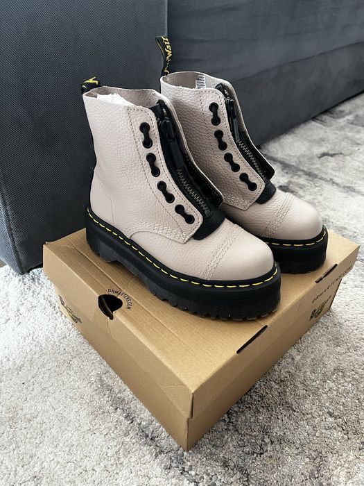 Кожени ботуши Dr. Martens