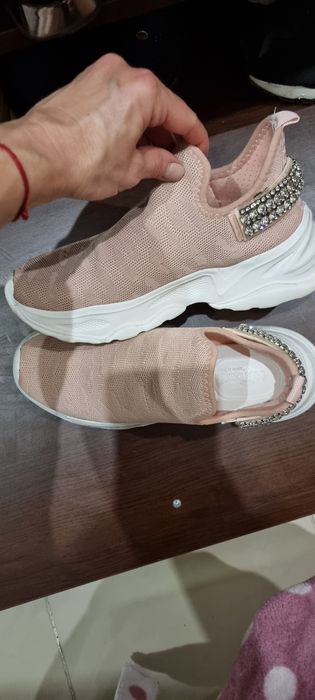 Сникърси Reebok.Розови сникърси.Guess  златисти