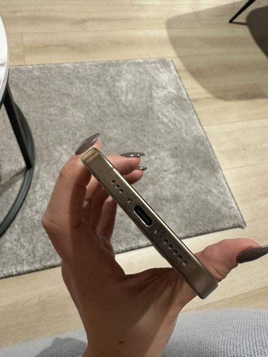 Iphone 16 pro Desert Titanium