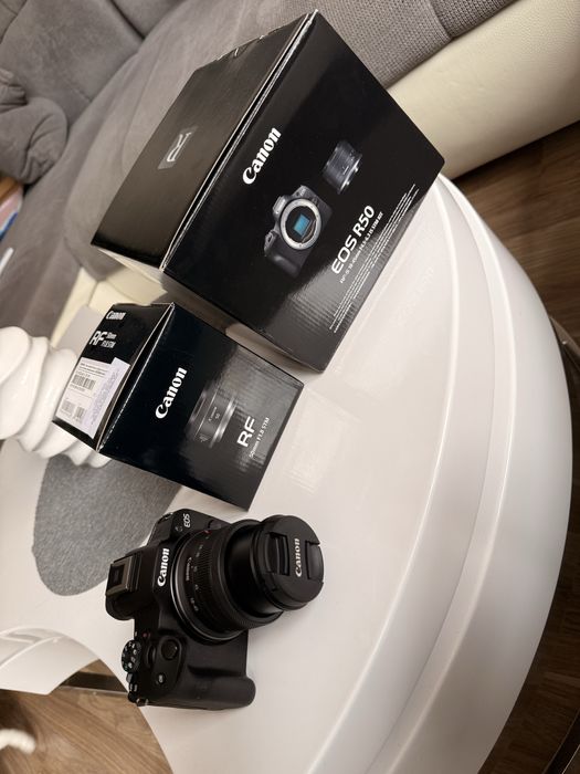 Canon EOS R50 фотоапарат