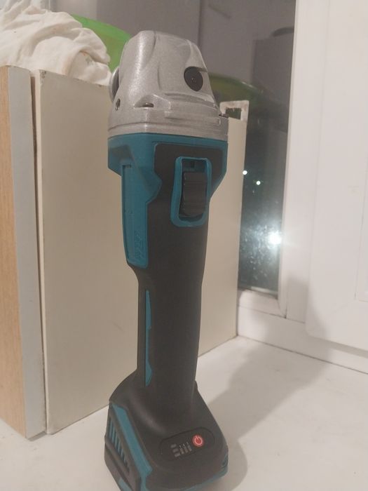 Болгарка беспроводная новая(без батарейки 10тыс)