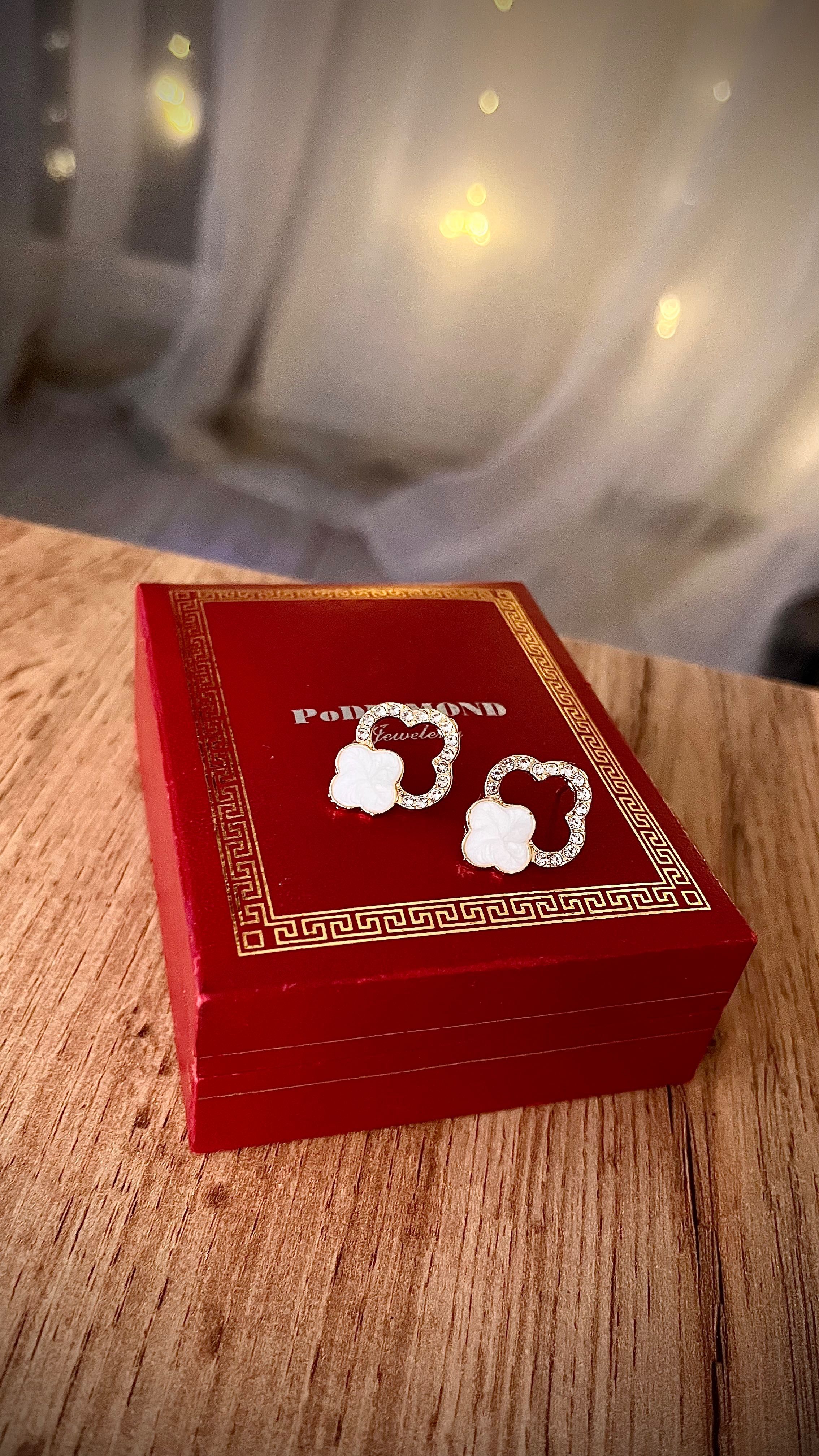 Обеци в стила на Van Cleef. Ван клиф