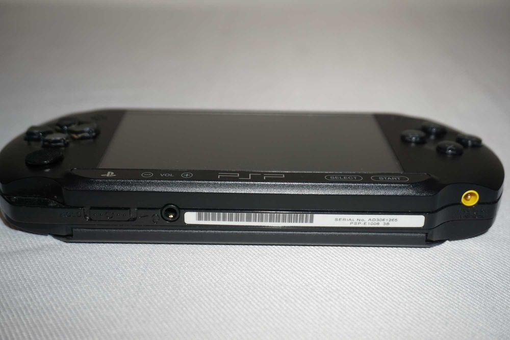 PSP Конзола E1008 + 11 Игри Gran Turismo/Killzone/Ghost Recon/Loco