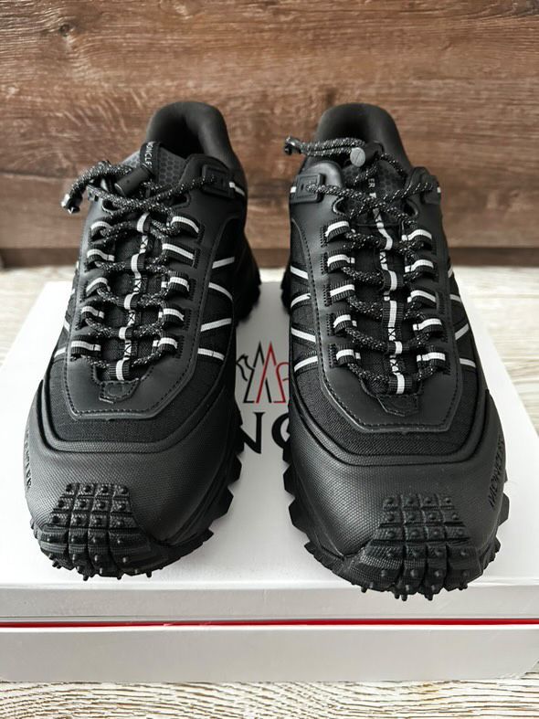 Обувки Moncler черни