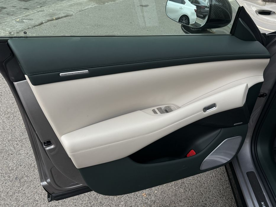 Уважаемые дамы и господа. MyWay Showroom представляет Xiaomi YU7 Max