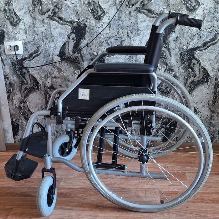 Инвалидная коляска, в отличном состоянии