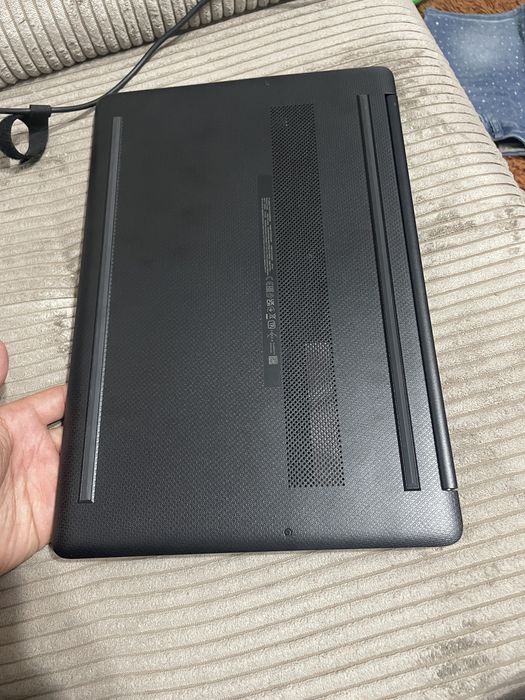 Laptop Hp intel celeron,4 Gb ram,17 inch