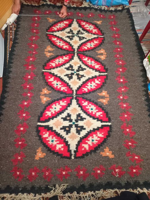 Cuverturi țesute manual