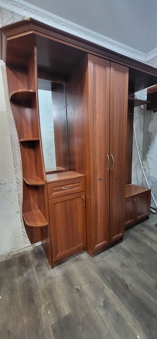Продам прихожую недорого