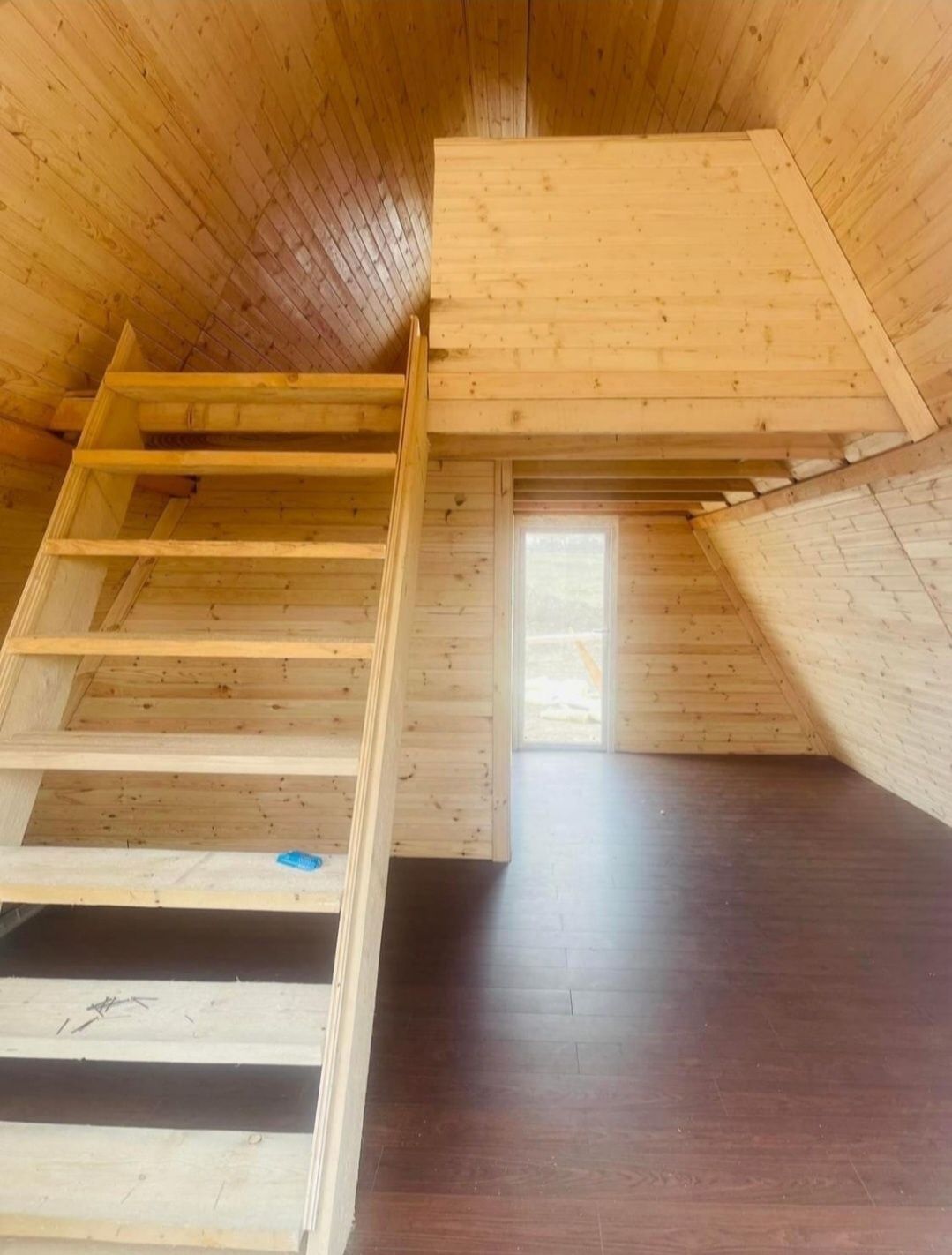 Meseriași în domeniul construcții cabane și case din lemn