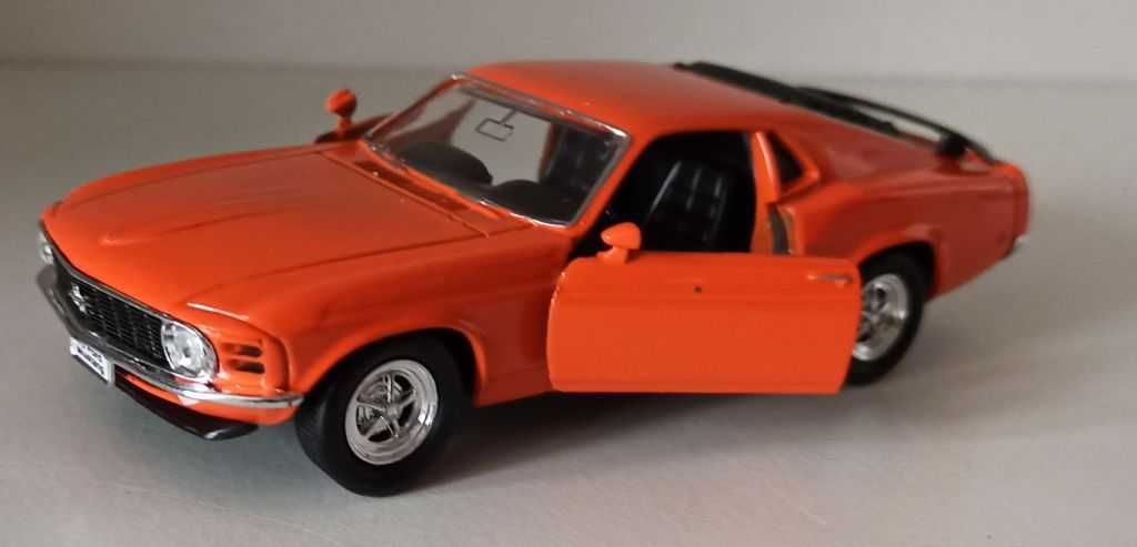 Macheta Ford Mustang BOS 302 portocaliu - Welly 1/36