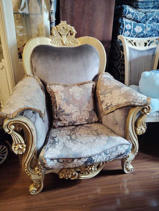 Классический диван и кресло из дерево