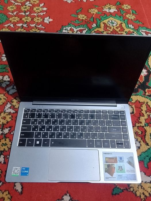 Notebook Infinix core 13 sotiladi.