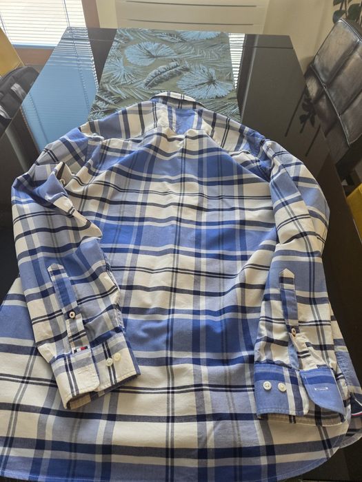 Cămașă hilfiger,  marimea L, preț 120 roni