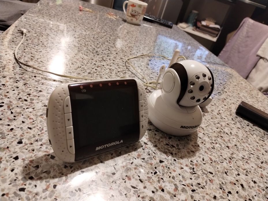 Бебефон с камера Motorola