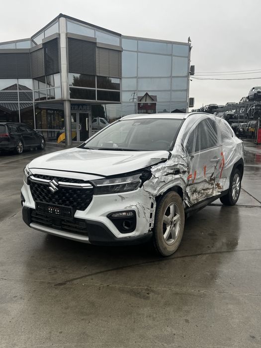 Suzuki SX4 S-Cross Hybrid AVARIAT!!