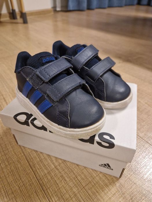 Детски маратонки Adidas, номер 22
