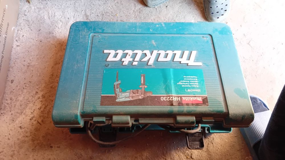 Makita HR2230 cu cutie