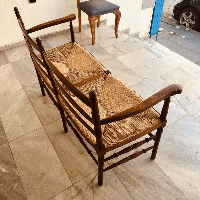 Винтидж дървена пейка с плетено седалище – ретро стил, масив