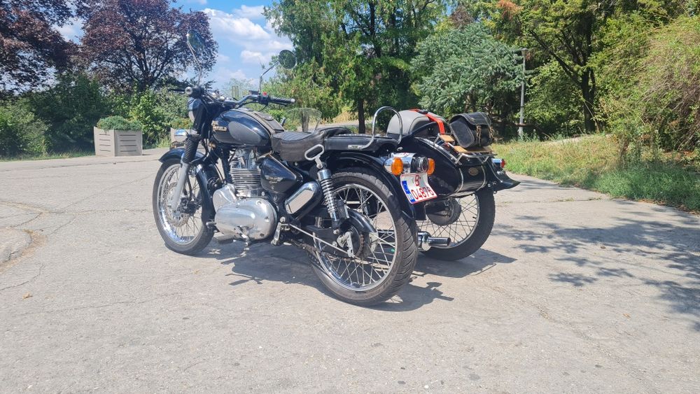 Vand/Inchiriez  ROYAL ENFIELD Bullet 500 cu atas INDER Industries.