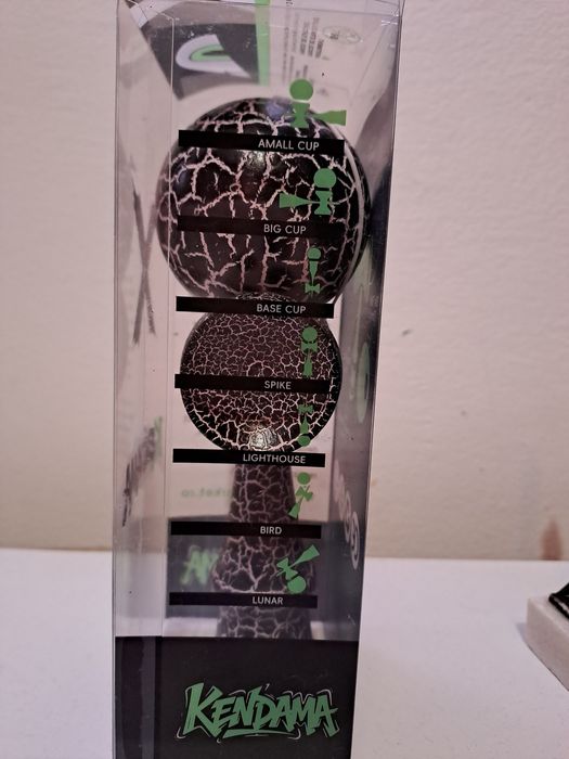 Kendama originală X,Black and White Crack