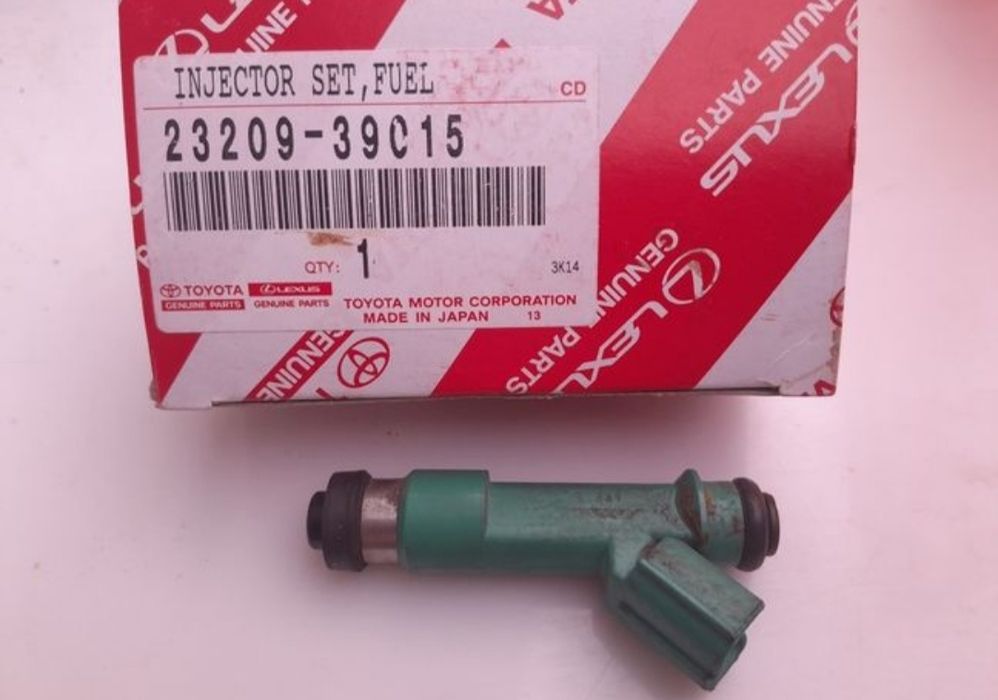 Продам топливные форсунки(Land Cruiser 100)