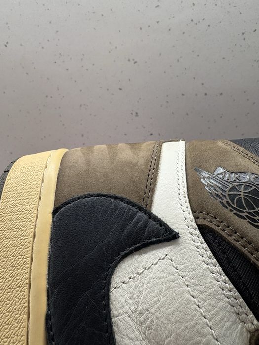 Jordan 1 Travis Scott