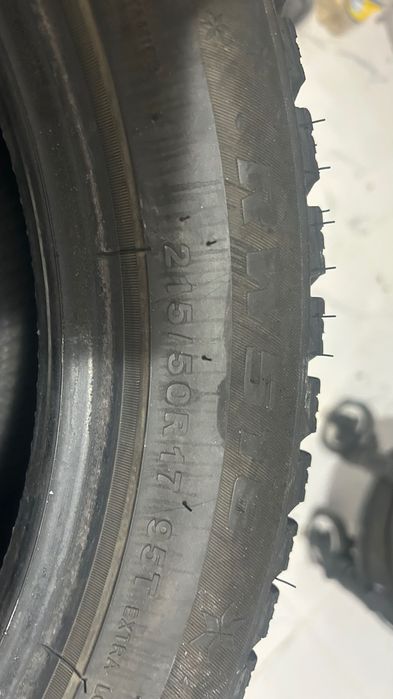 215/50/17 почти новый шипы лепушка