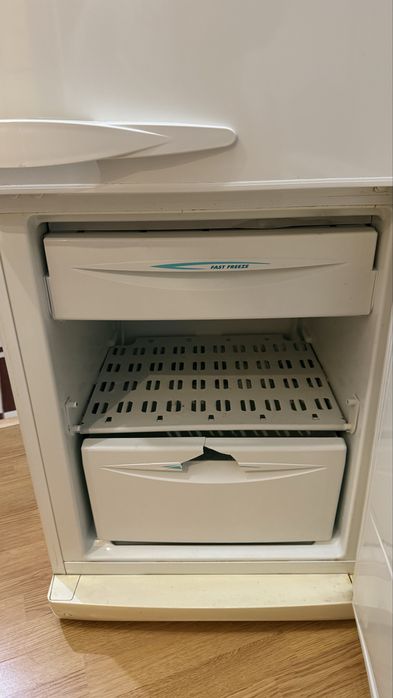 Холодильник в нормальном состояний торг имеется