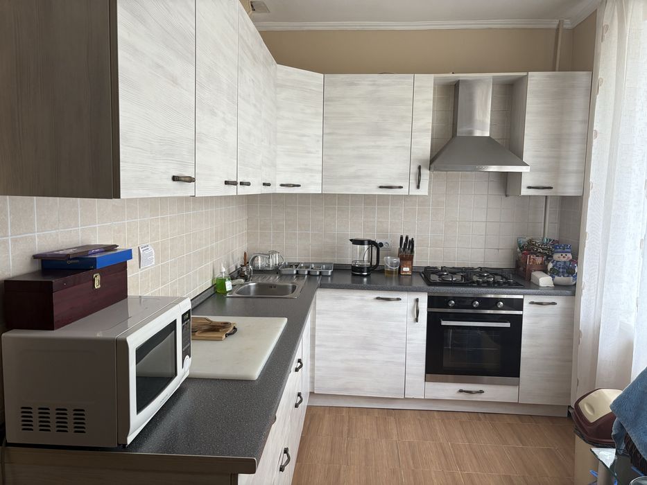 Продам угловую кухню б/у в отличном состоянии