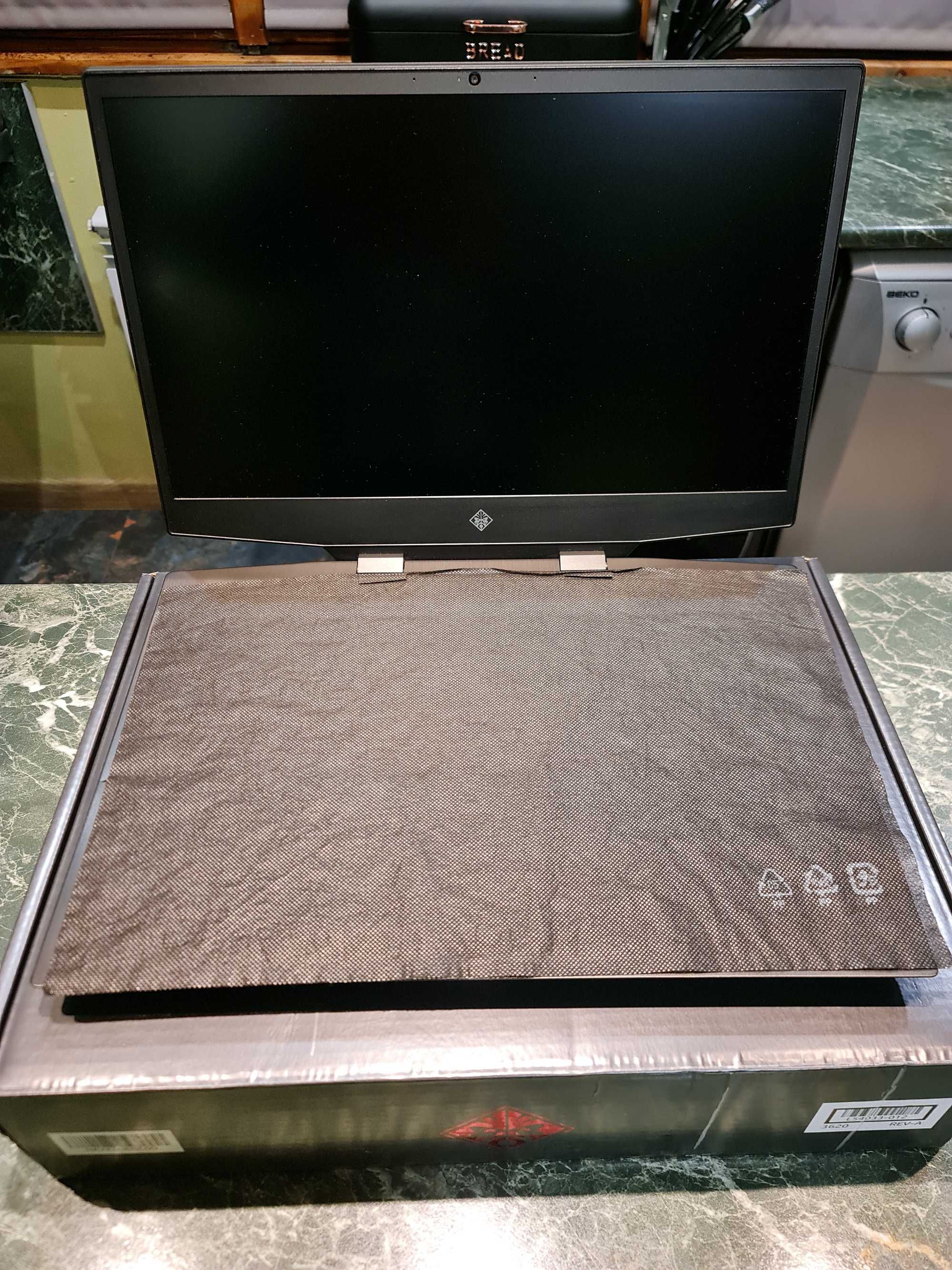 HP OMEN 17 ( 17-CB1001NU ) RTX 2080 SUPER, 32GB RAM, i7-10750H 5 GHz