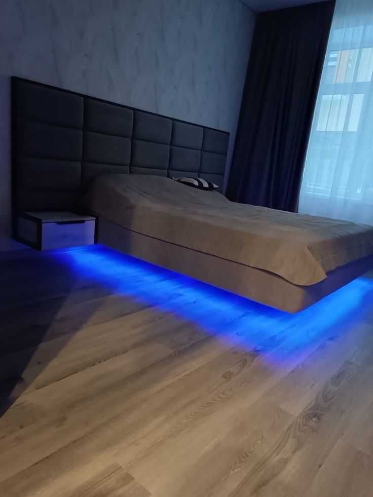 Кровать парящая с подсветкой