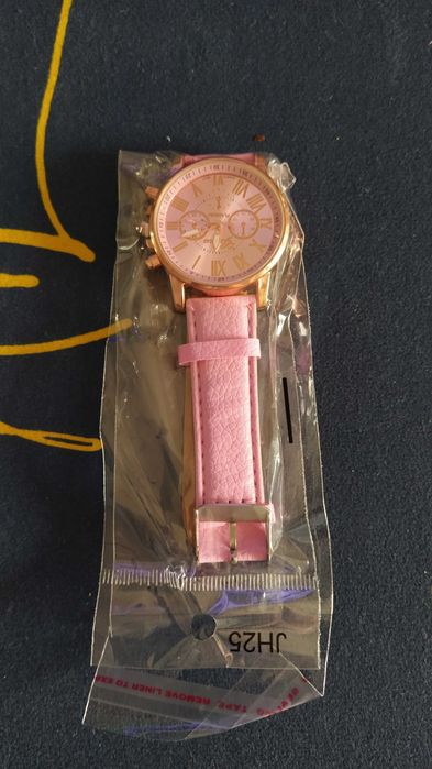Vand Ceas de culoare ROZ nou cu blocare cheita de pornire