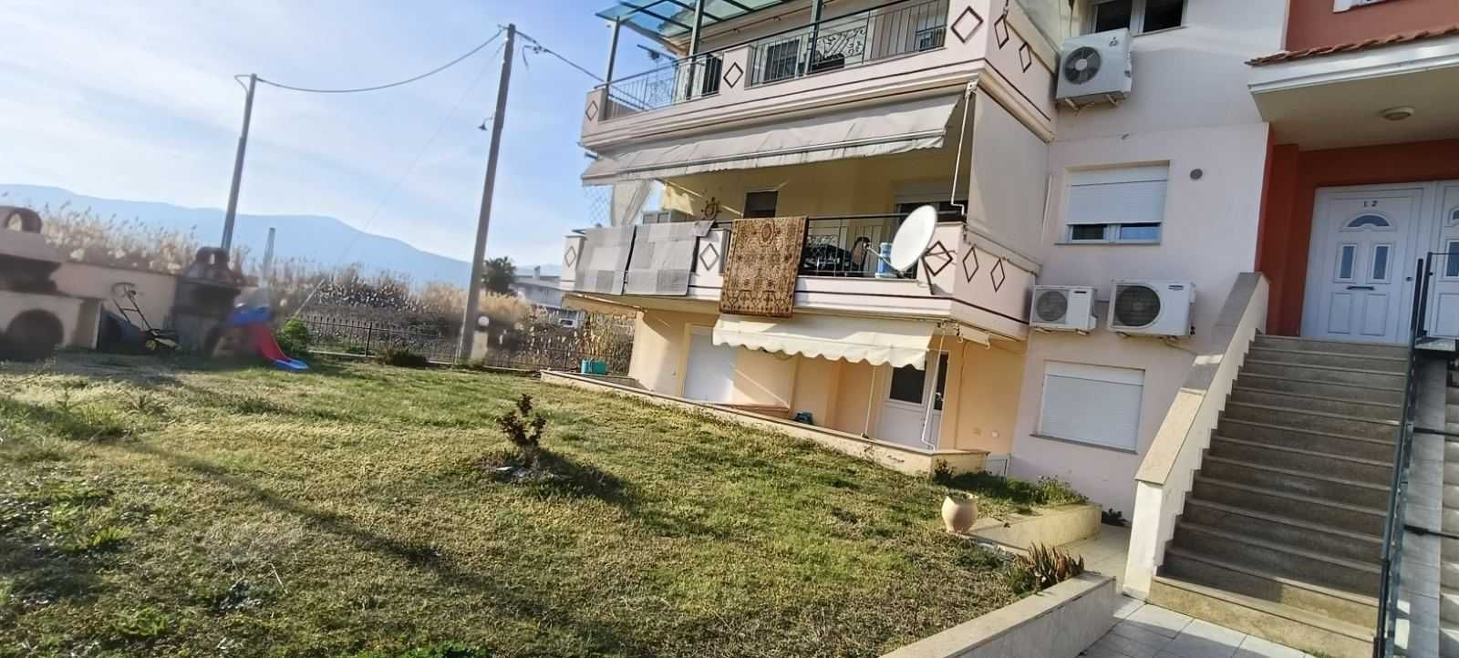 ПРОДАВА Апартамент с площ в Неа Перамос, Кавала