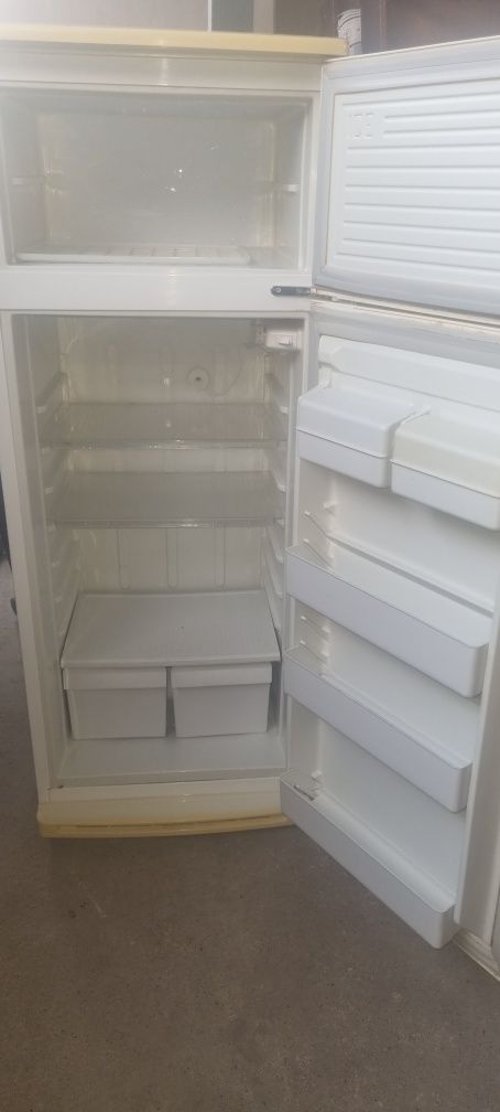 Срочно продам холодильник