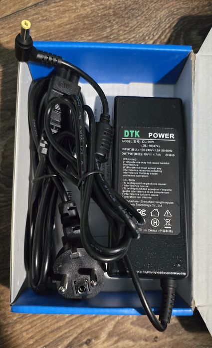 Vând incărcător 2 tipuri.