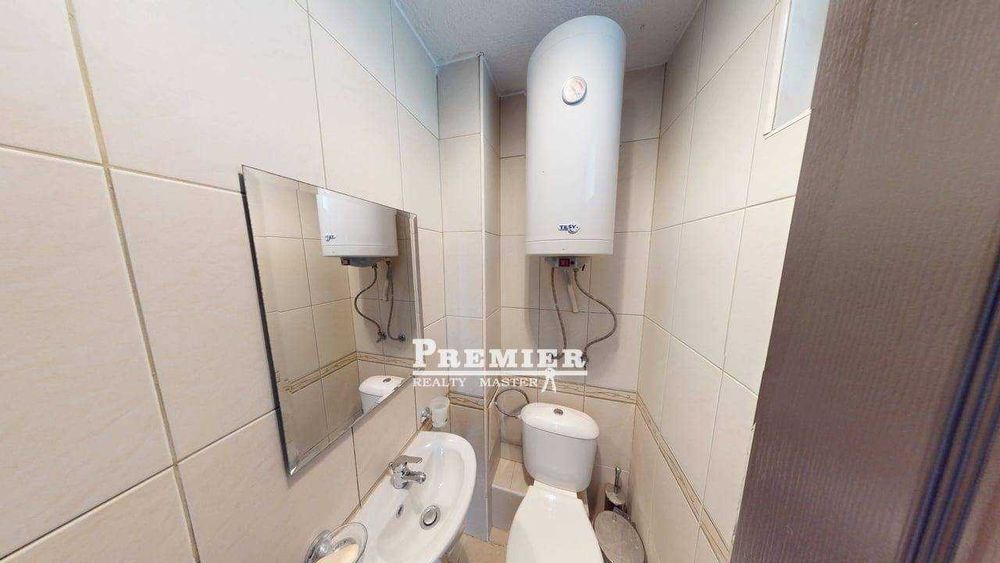 Продава се Тристаен апартамент в к.к. Слънчев бряг - 90000 кв.м за 1 €/кв.м - Снимка #2