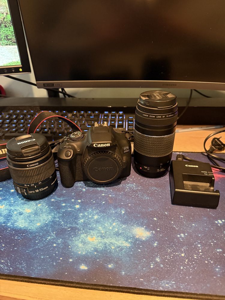 Продавам Canon EOS 2000D 18-55IS + 75-300