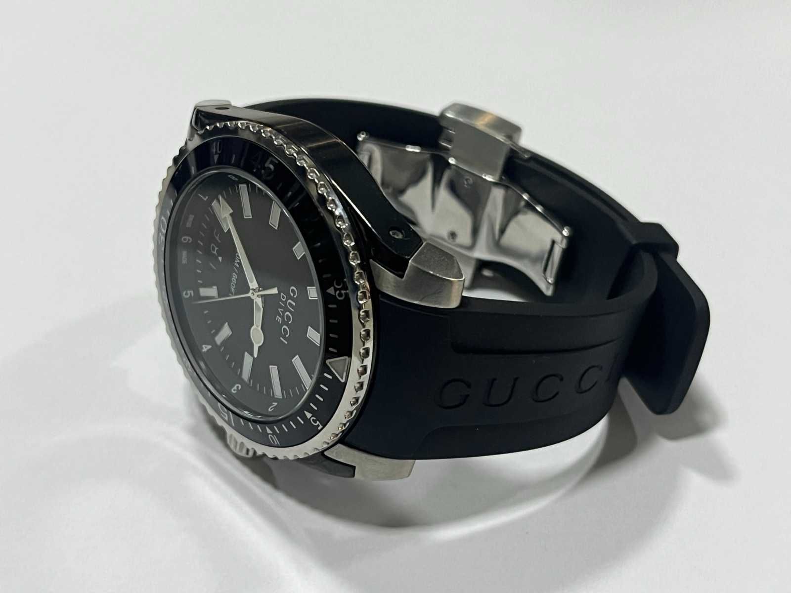 Часовник Gucci Dive 136.2