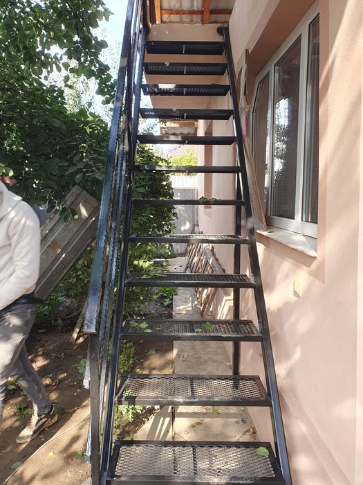 Scara metalica de exterior
